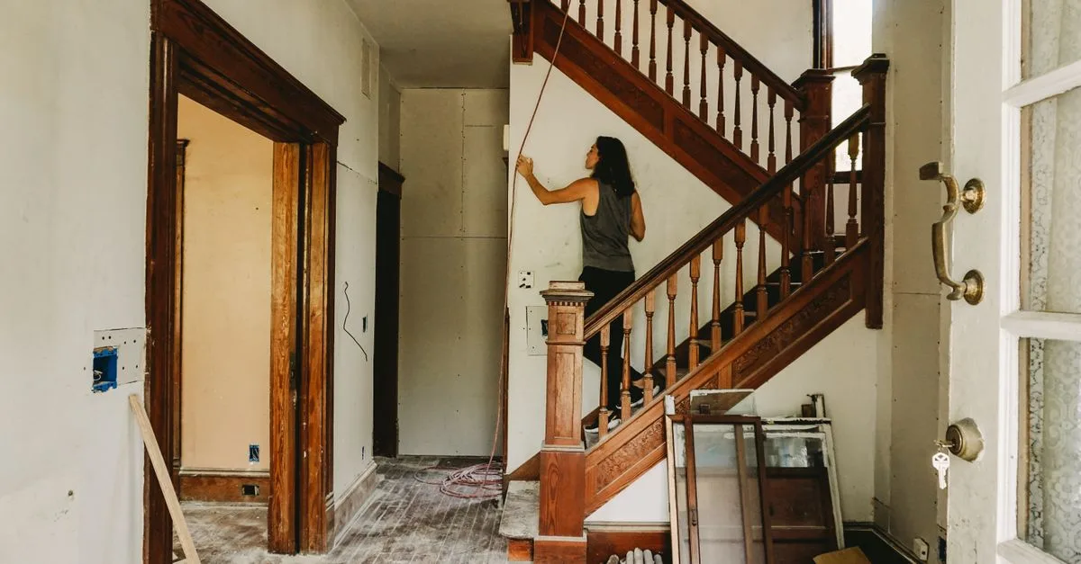 découvrez nos services de rénovation de maison pour transformer votre habitat en un espace moderne, confortable et personnalisé selon vos envies.